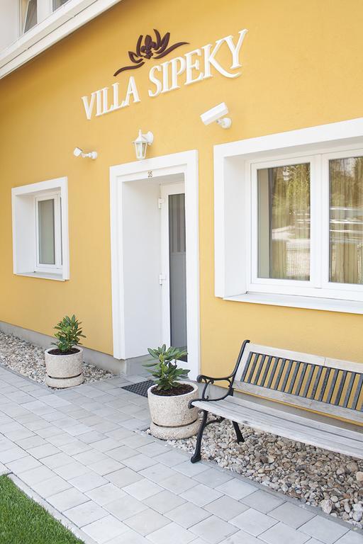 Villa Sipeky Senec Eksteriør billede
